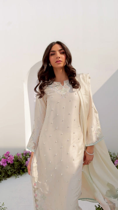 LYA IVORY EMBELLISHED RAW SILK SHIRT AND DUPATTA - FARAH TALIB AZIZ - Pret - raniazara