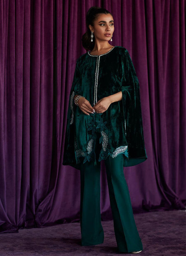 KRISTIN EMERALD CAPE raniazarastudio