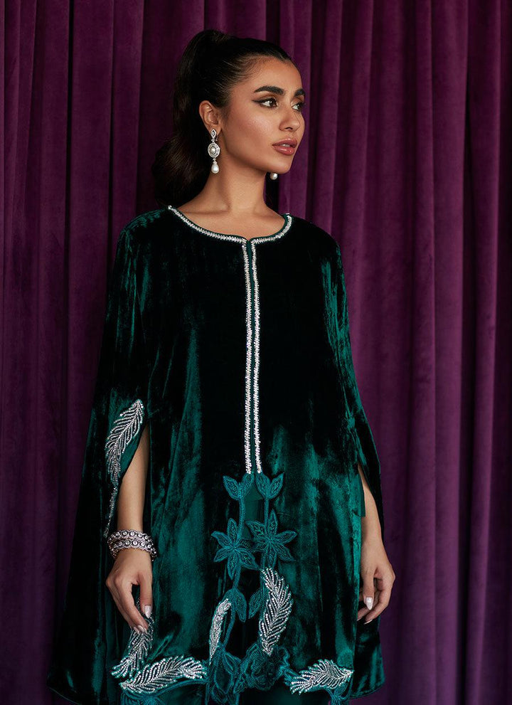 KRISTIN EMERALD CAPE raniazarastudio