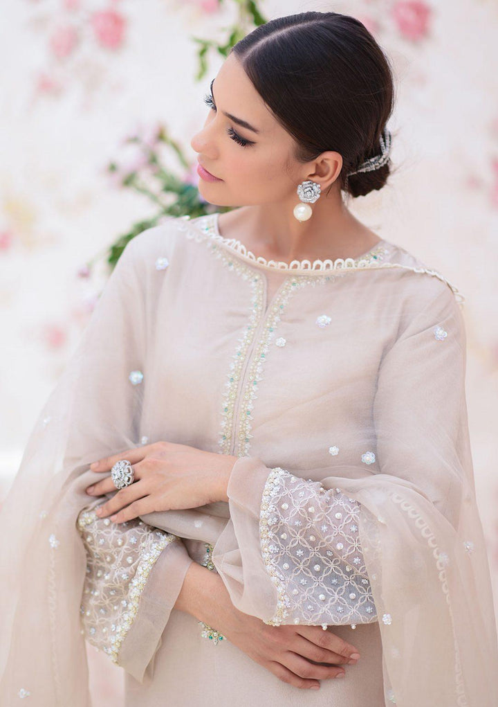 Hebah With Dupatta raniazarastudio